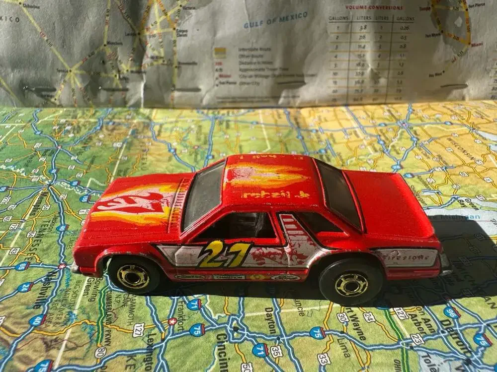VINTAGE 1981 Hot Wheels Frontrunnin' Fairmont Stock Car #27 Diecast